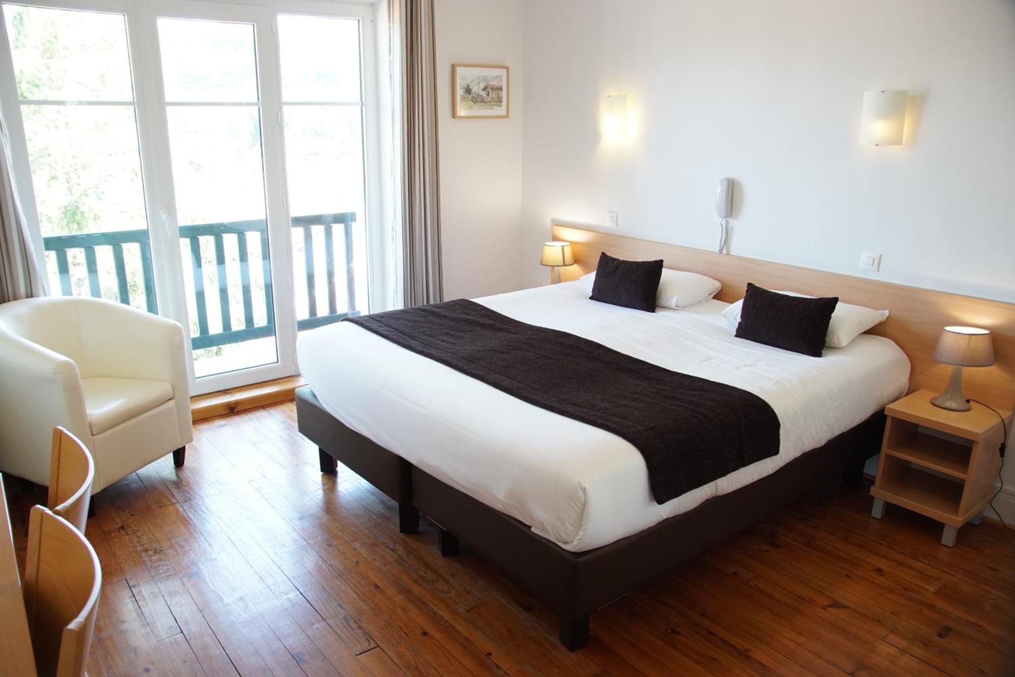 Hotel De La Rhune Ascain Room photo